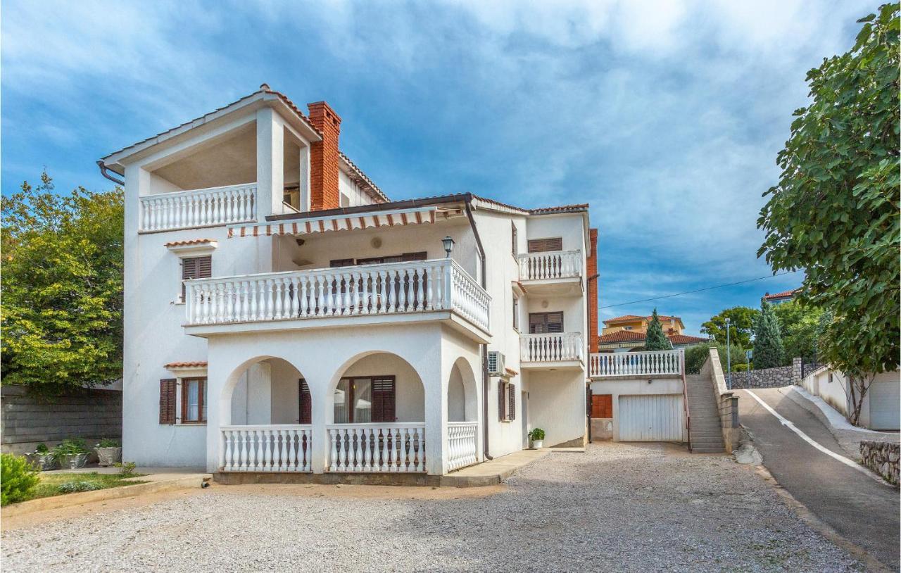 2 Bedroom Beautiful Apartment In Omišalj Exterior foto